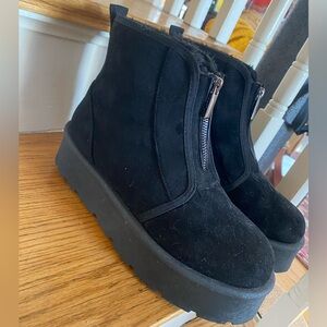 CHUNKY FLATFORM MOTO Cozy Faux Fur Lined Boots
